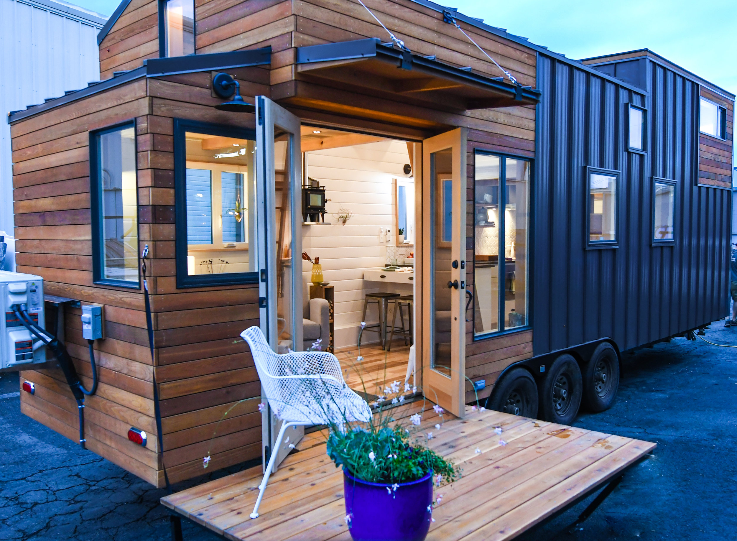 Домик 65. Urban Kootenay tiny House. Домик для выхода. Дома Вардо модульные. Tiny House build.